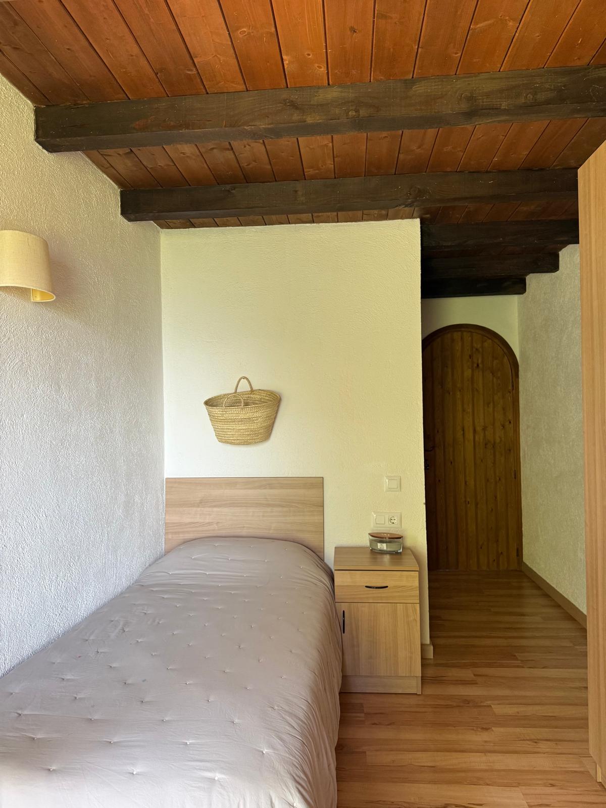Habitación privada con cama individual